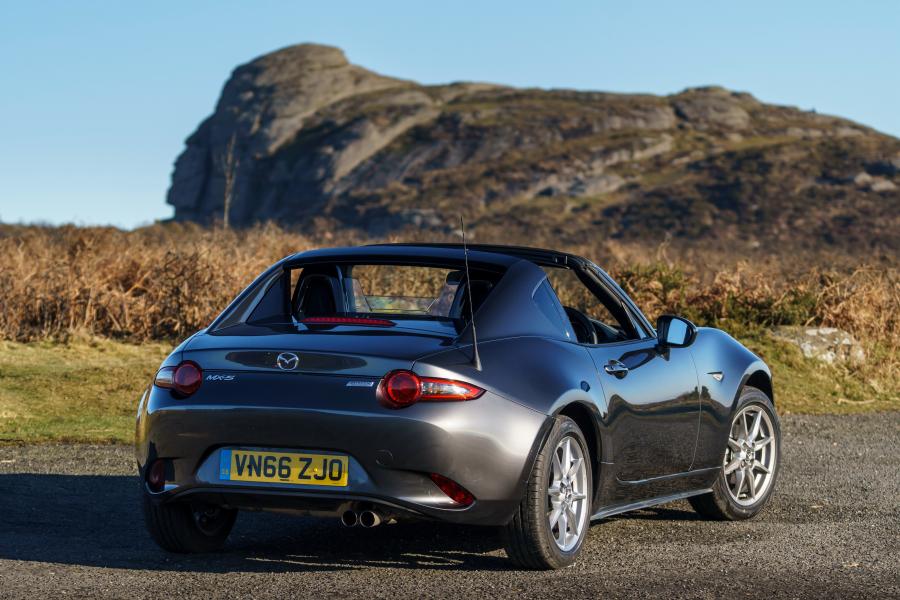  Mazda MX-5 RF 2017 года  (UK) (фото 28 из 40)